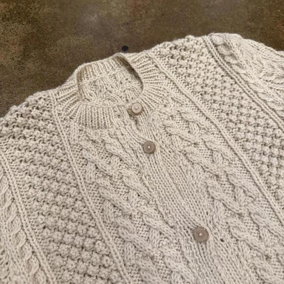 Vintage Women's Cream Button Up Cardigan - Picture 3 of 4